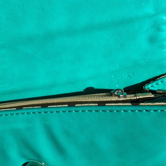 Melie Bianco Patent Gloss Clutch Aqua Green Metal Strap - Picture 9 of 12